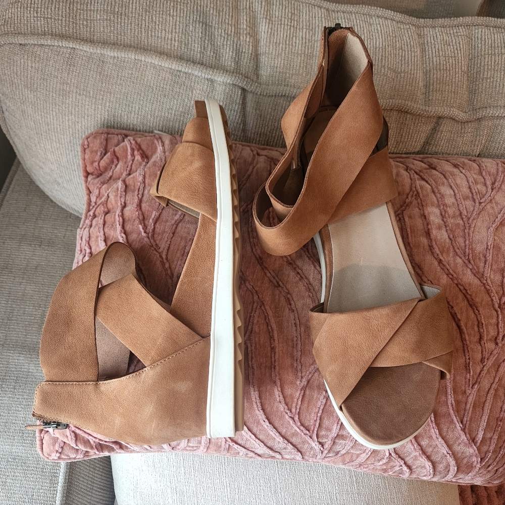 Eileen Fisher Women's Tan Sandals - Picture 6 of 10